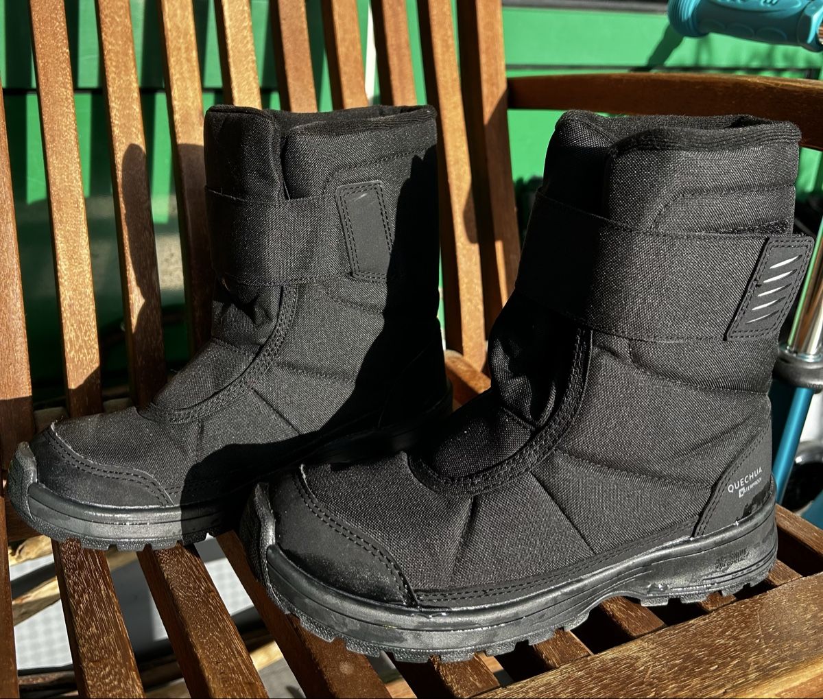 Decathlon Scarpe per ragazzi: Bottes de neige Quechua / taille 35 – Usato da Meyrin venduto da Bronx86 2