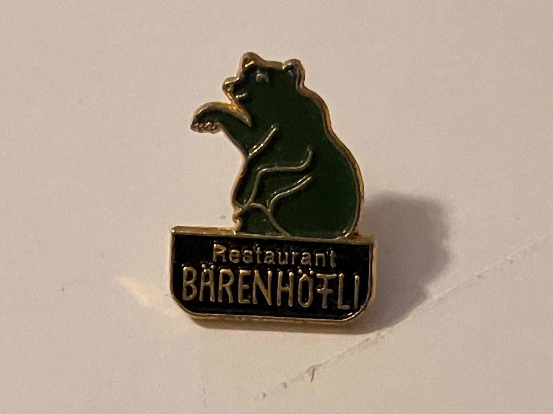 Placchette & Badge: 1 Pin Restaurant Bärenhöfli – Usato da Basel venduto da djwwpp