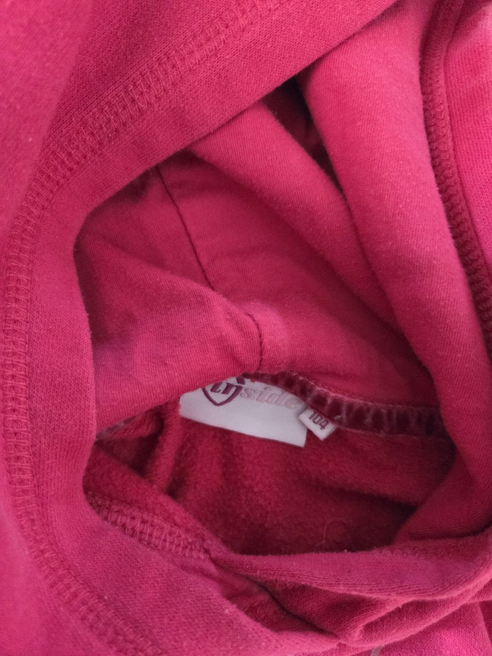 Pulls et sweat-shirts: Kapuzenpullover Inside rot  Grösse 98 / 104, warm, Pullover  – D'occasion à Ottikon par swiftchocolate 2