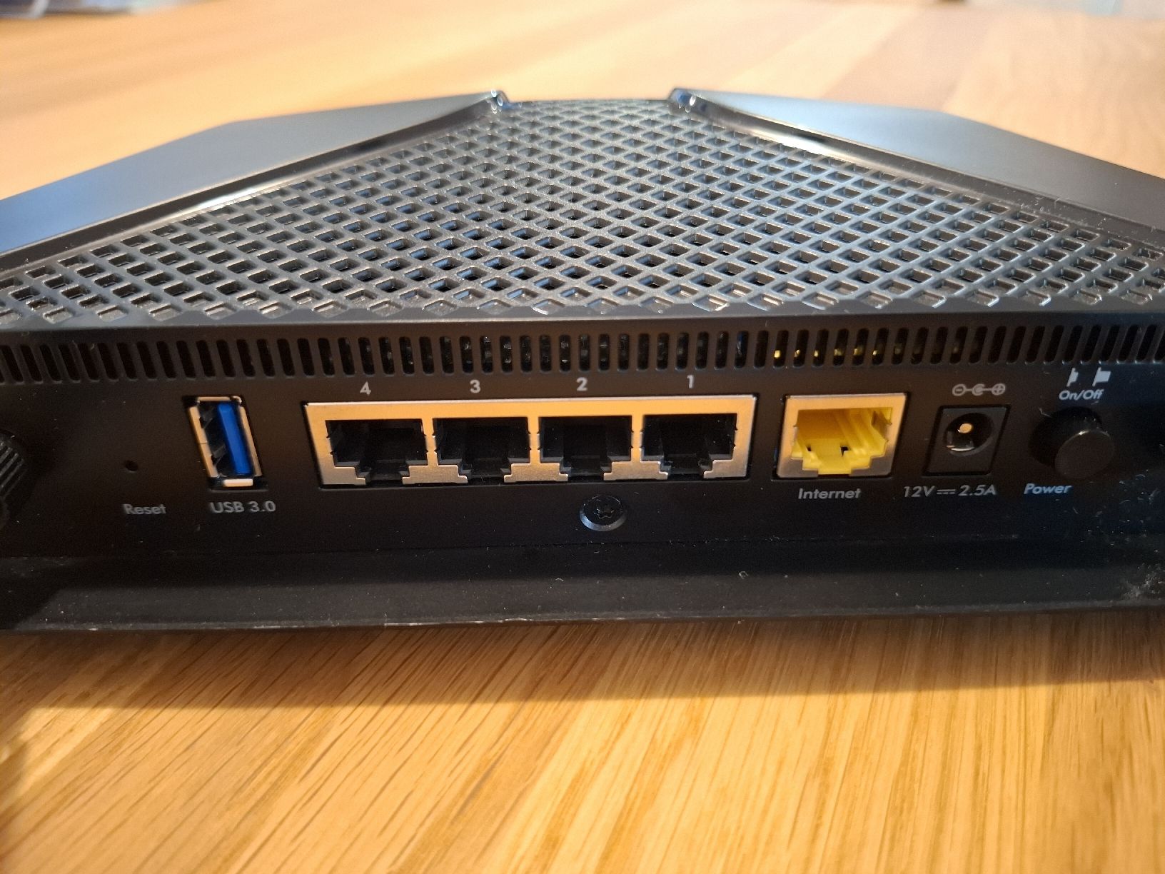 Netgear Modems & Router: Netgear Nighthawk WLAN Router Wifi6 – Gebraucht aus Winterthur von justs0m3guy 1