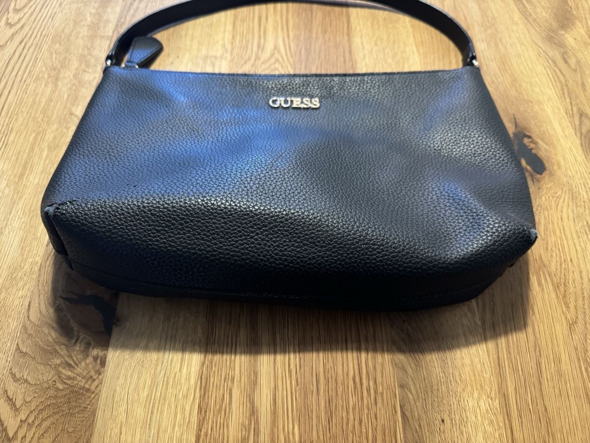 Guess Borse da donna: Guess Tasche schwarz – Usato da Buchrain venduto da Jasikistler 1