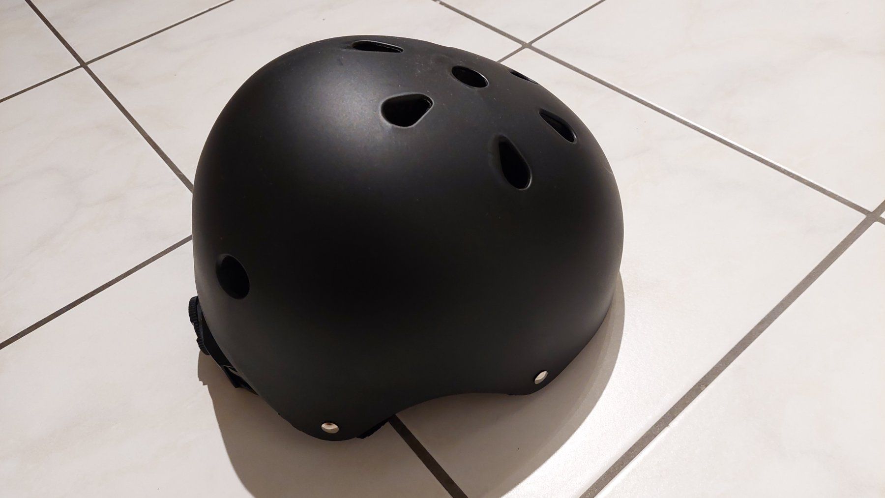 Caschi: NEU Helm 54cm – Nuovo (secondo la descrizione) da münchenstein venduto da ewu_8lcz