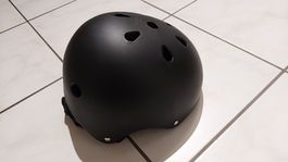 NEU Helm 54cm
