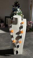 Collier artisanal, perles orange, main de Fatma