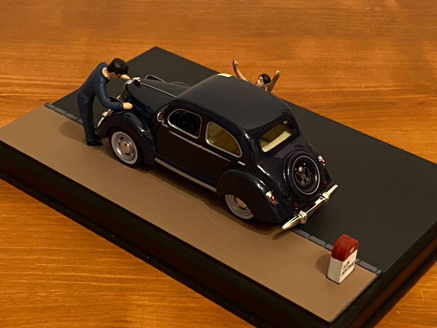 Modellini d'auto: Altaya Panhard Dyna X  diorama  1/43 – Nuovo e nell'imballaggio originale da Bonfol venduto da zagato43e 1