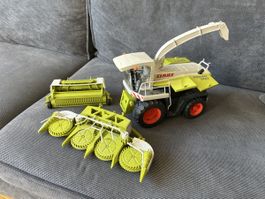 Bruder Claas Jaguar 900 Feldhäcksler mit zwei Vorsätzen
