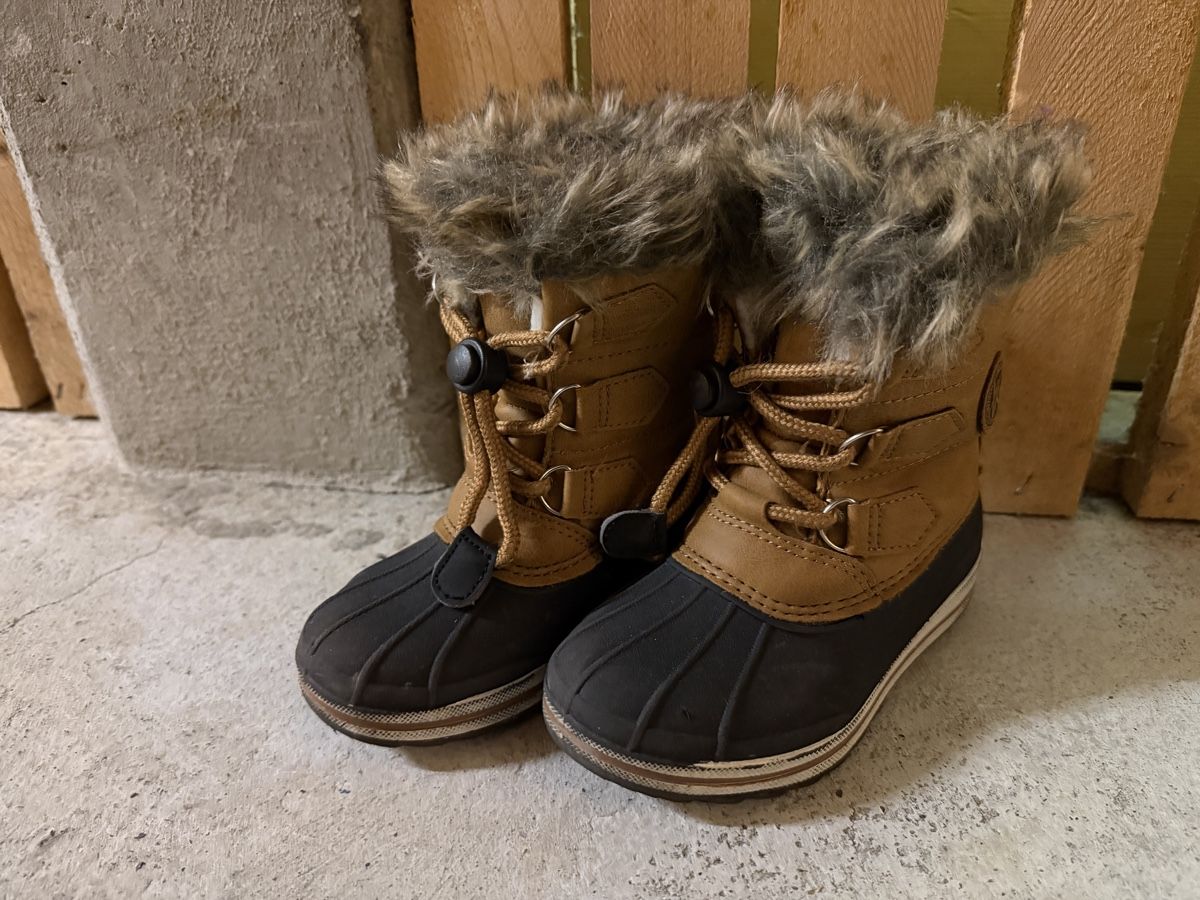 Scarpe per ragazzi: Botte de neige enfant 28 – Usato da Genève venduto da oli_l7bc