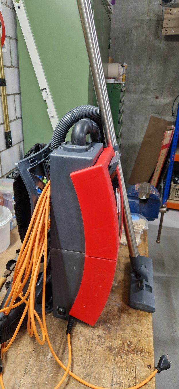 Cleanfix Aspirapolveri & Accessori: Cleanfix RS05 Profi-Rucksackstaubsauger ab 1.- – Usato da Widen venduto da Haus_Morgenstern 1