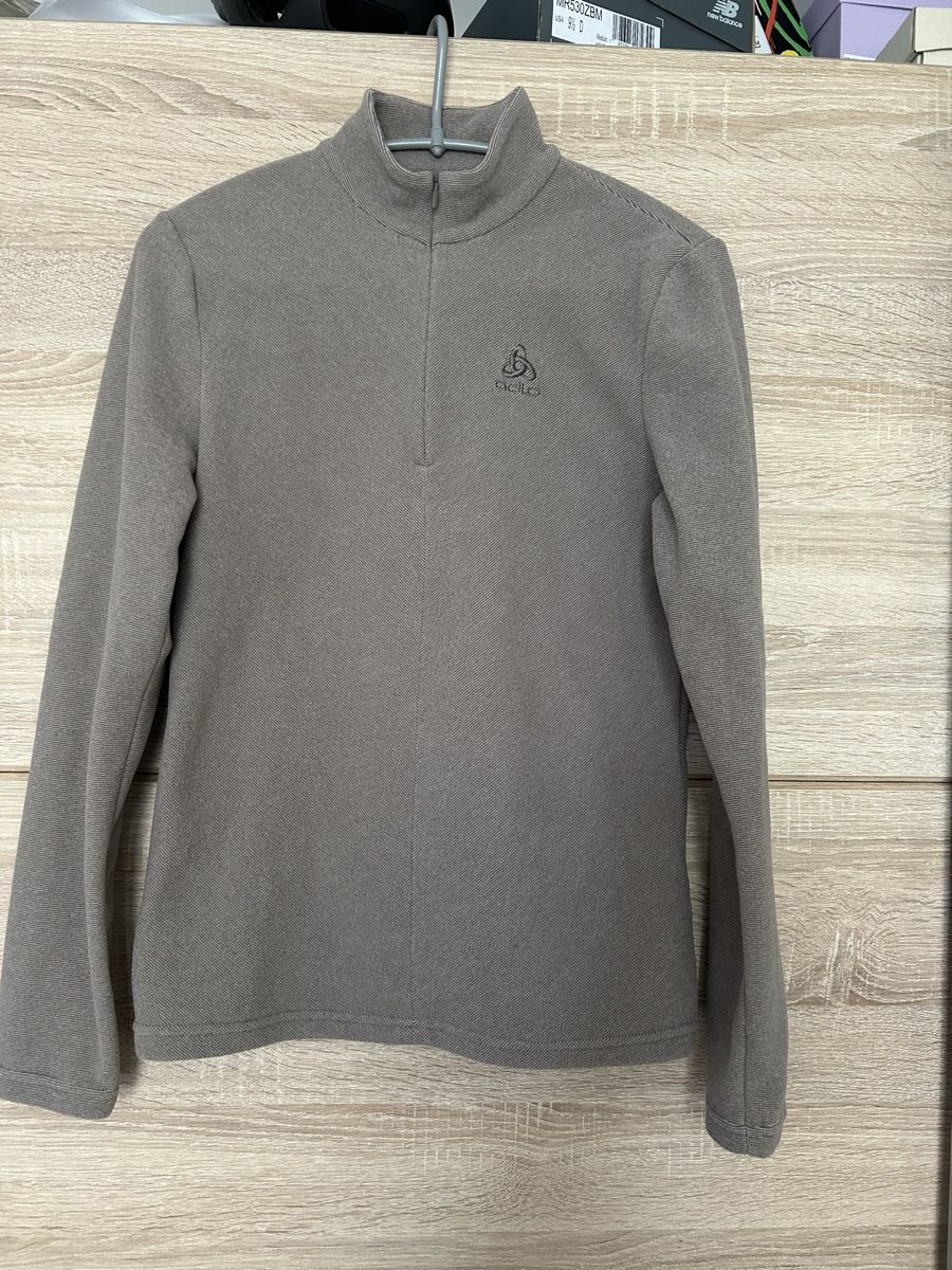Odlo Pullover & Sweatshirts: Pull – Gebraucht aus Lausanne von naranjo