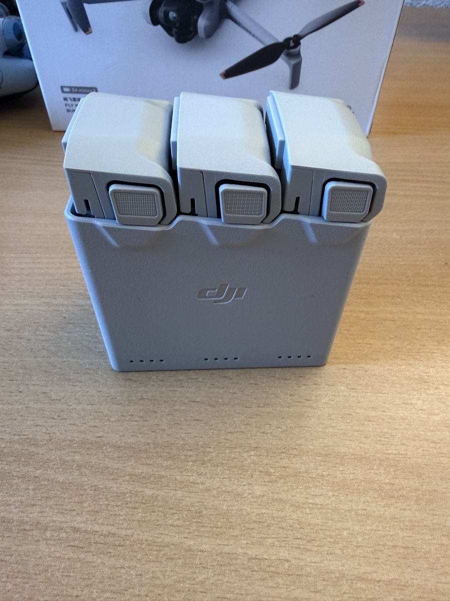 DJI Telecomando: DJI Mini 4 Pro Fly More Combo, like new – Nuovo (secondo la descrizione) da Lenzburg venduto da schmoendli 8