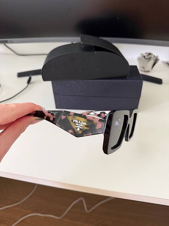 Prada Occhiali & Lenti: Prada Sonnenbrille – Nuovo (secondo la descrizione) da Mörschwil venduto da loredana.bellini 1