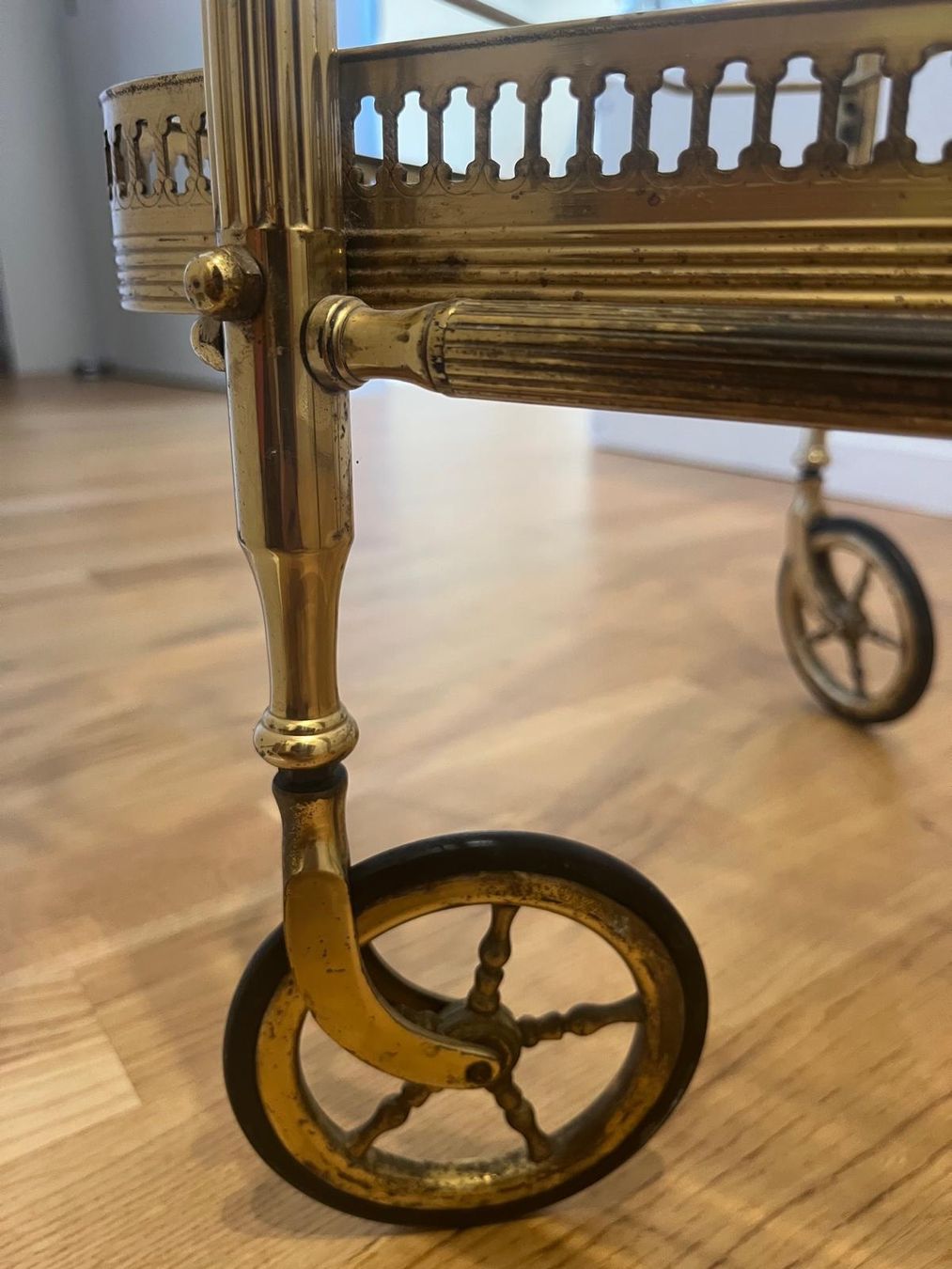 Culle: Servierwagen antik Messing mit Glasböden 2 Ablagen – Usato da Ostermundigen venduto da mme_ghys 5