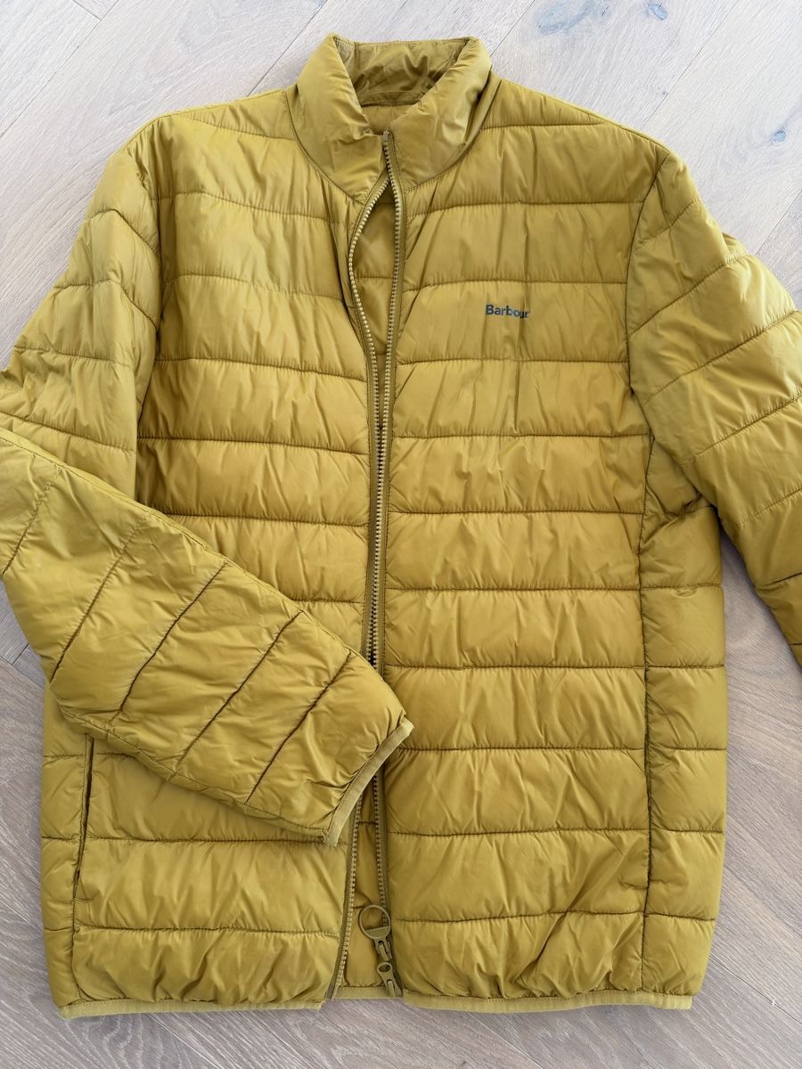 Barbour Giacche: Barbour Fibre Down Puffer Jacket - Size M, Mustard Yellow – Nuovo (secondo la descrizione) da Hergiswil NW venduto da jaybee27