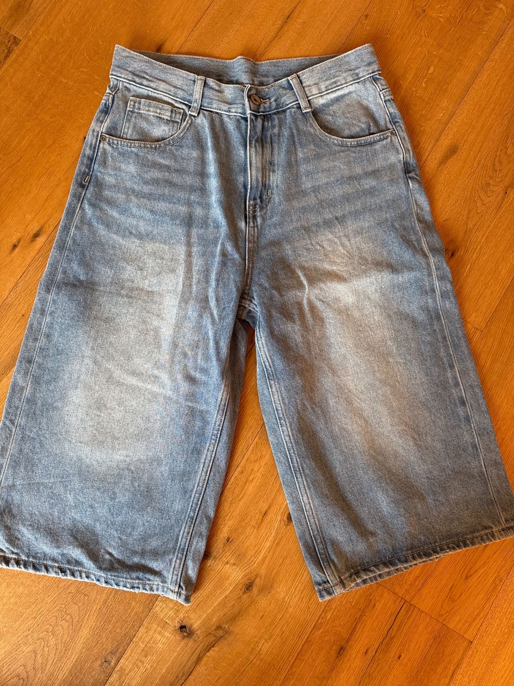 Jeans: bermudas jeans – Nuovo (secondo la descrizione) da gurzelen venduto da malu04