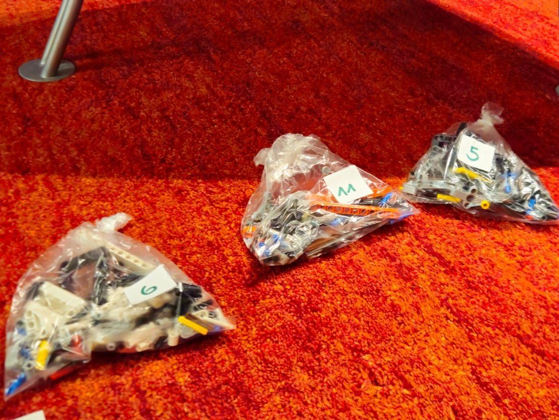 Lego Baukästen: LEGO Technic Mars Crew Exploration Rover – Neu (gemäss Beschreibung) aus Zwingen von sevo_1997 1