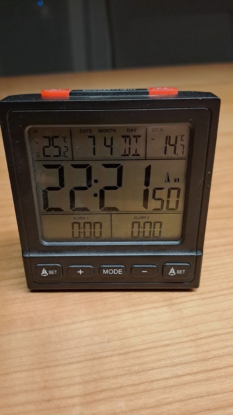 Sveglie: Wecker mit 2 Alarm,Temperatur und  Datum – Nuovo (secondo la descrizione) da Schattdorf venduto da quota1000