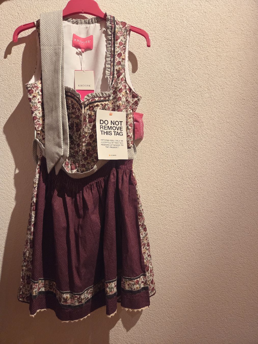 Kostüme: Neues Dirndl – Neu und originalverpackt aus Simplon Dorf von luc_6vrv