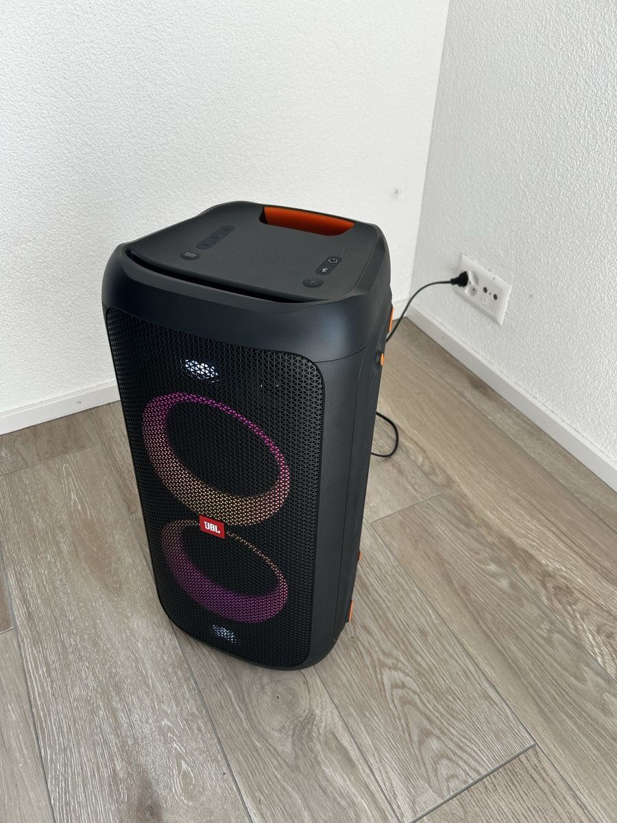 JBL Casse acustiche: Haut-parleur JBL Partybox 100 – Usato da Biel/Bienne venduto da Binot20 1
