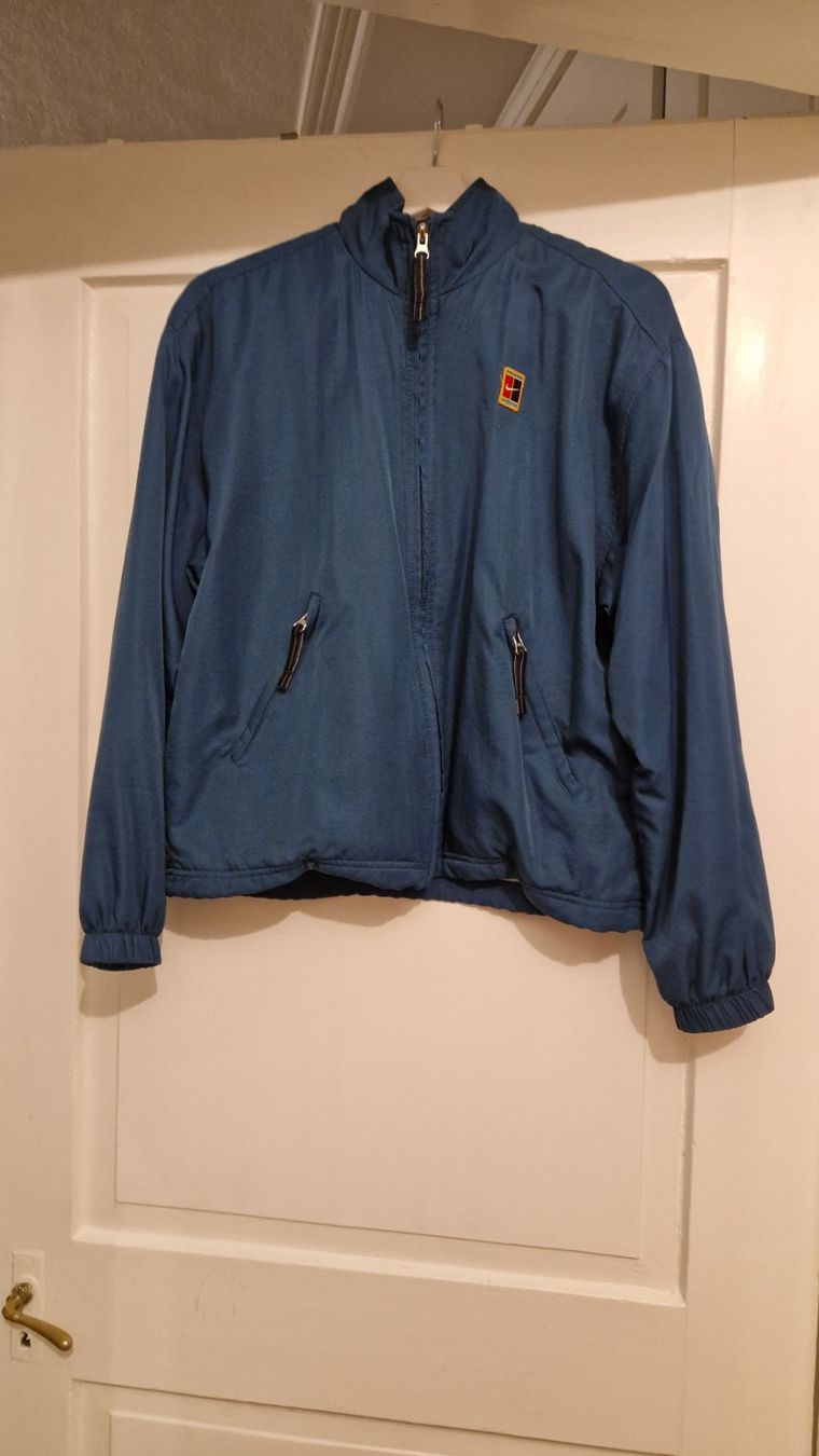 Nike Giacche: Nike Sportjacke Vintage – Usato da Zürich venduto da lilu010