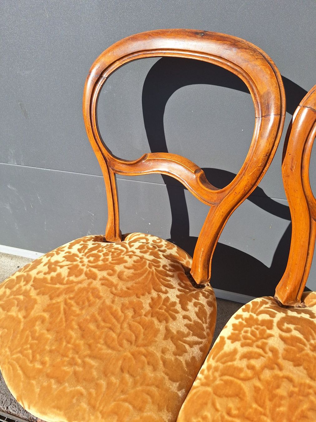 Stühle: 6 STÜCK NUSSBAUM LOUIS-PHILIPPE ESSSTÜHLE – Gebraucht aus Huttwil von Kunterbuntli 1