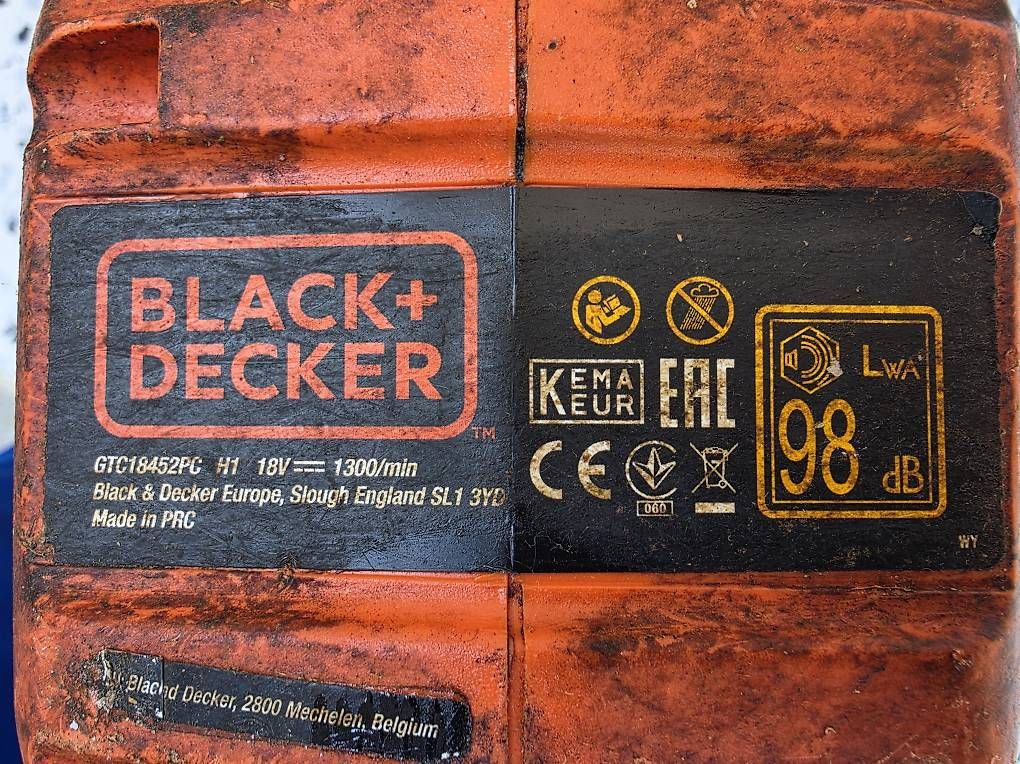 Tutti gli attrezzi: Black + Decker Heckenschere und Rasentrimmer – Usato da Othmarsingen venduto da Oepfel 2