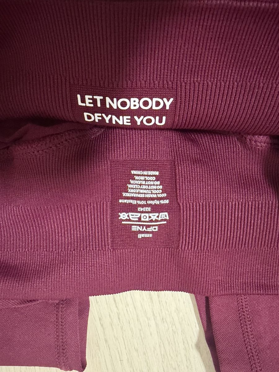 Leggings: Dfyne Impact Leggins, winterberry, S – Nuovo (secondo la descrizione) da Neerach venduto da RB98 3
