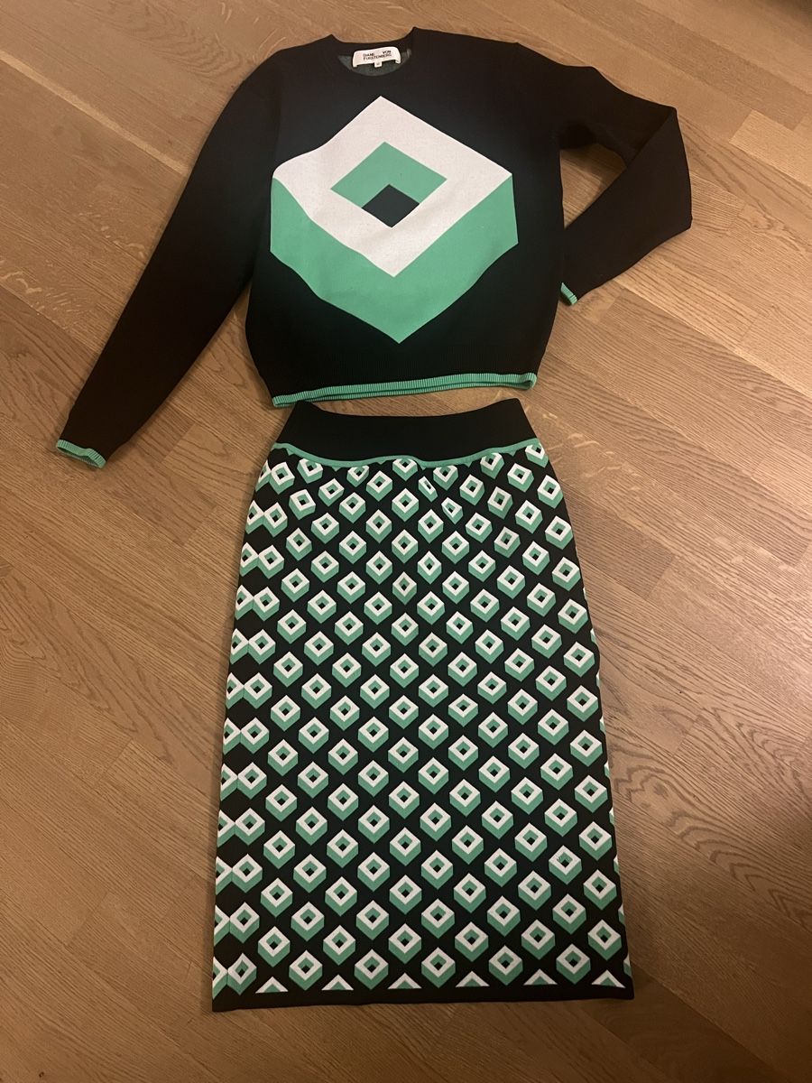 Kleiderpakete: Diane von Furstenberg Strick-Set 2-teilig – Pullover & Rock – Gebraucht aus Ebmatingen von dartim