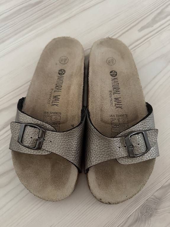 Damenschuhe: Silberne Sandalen / Finken  – Gebraucht aus Frauenfeld von _vivano_