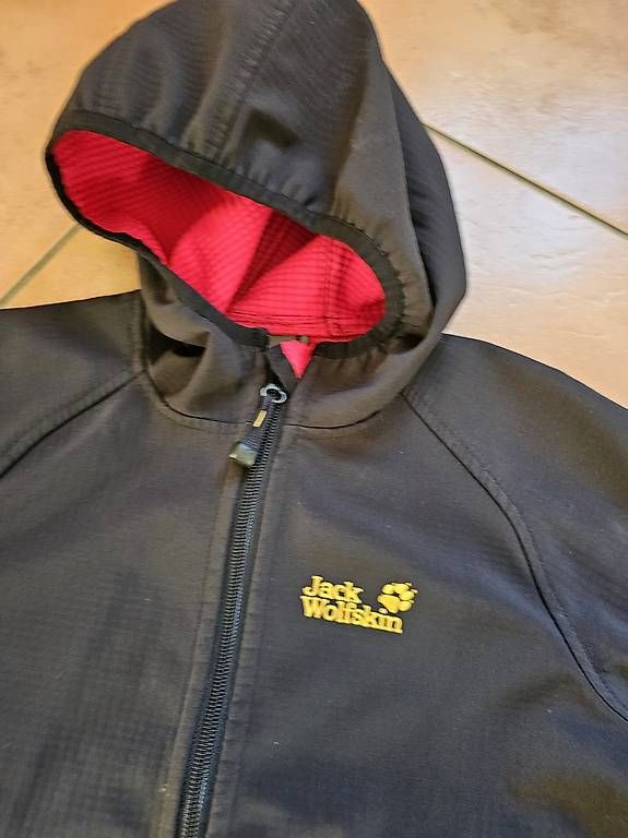 Giacche & Cappotti: Jack Wolfskin orginal Softshelljacke Gr. 140 – Usato da Gamprin venduto da man_j9fr 4