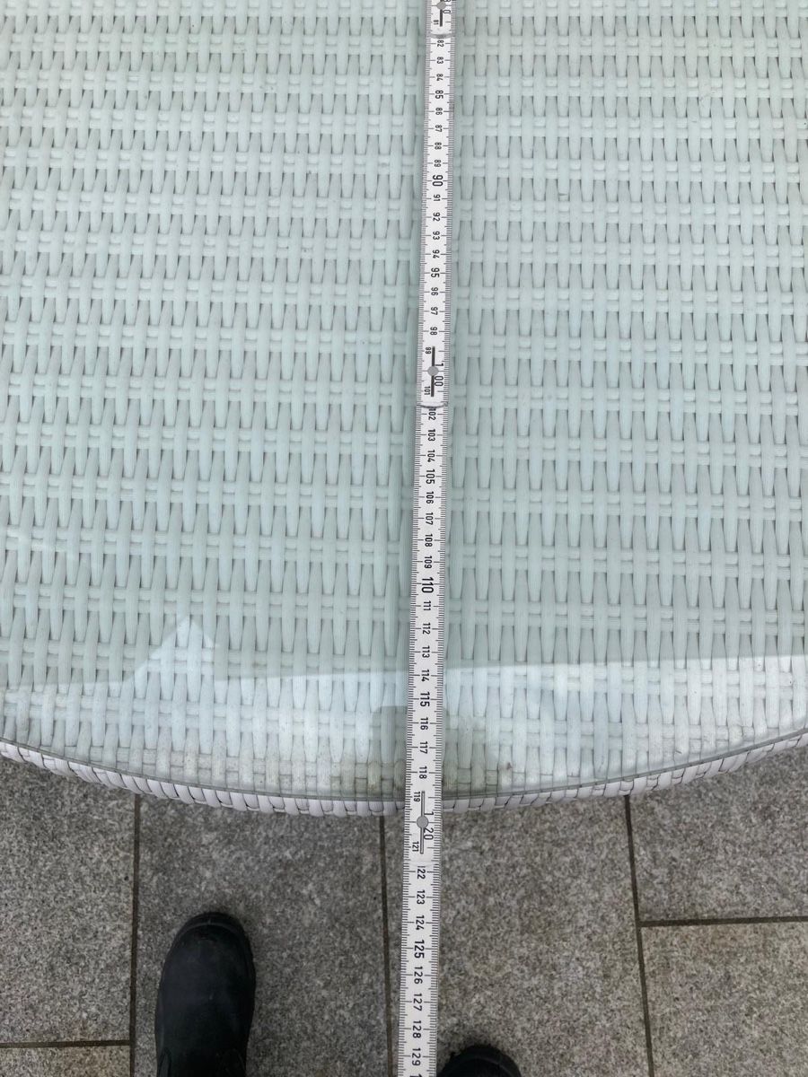Set di tavolo e panche: Ratan Gartentisch mit Glasplatte inkl. 5 Stühle – Usato da Siebnen venduto da lau_8n5q 3