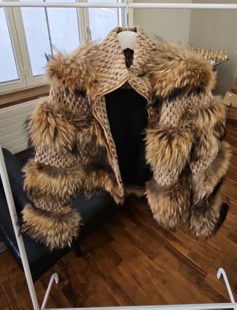 Warme Pelzjacke - perfekt für den Winter! Grösse S