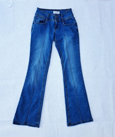 Trendige Terranova Jeans, Gr. 34, Schlaghose, neuwertig