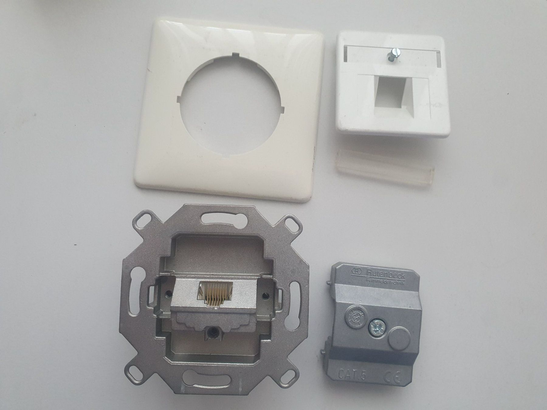 Stecker: Netzwerk Steckdose UKV 1xRJ45 – Neu (gemäss Beschreibung) aus Zürich von eymen20 2