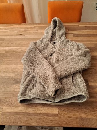 Zu verkaufen flauschige Jacke 140
