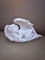Schlafender Engel Figur weiss Dekoration neuwertig