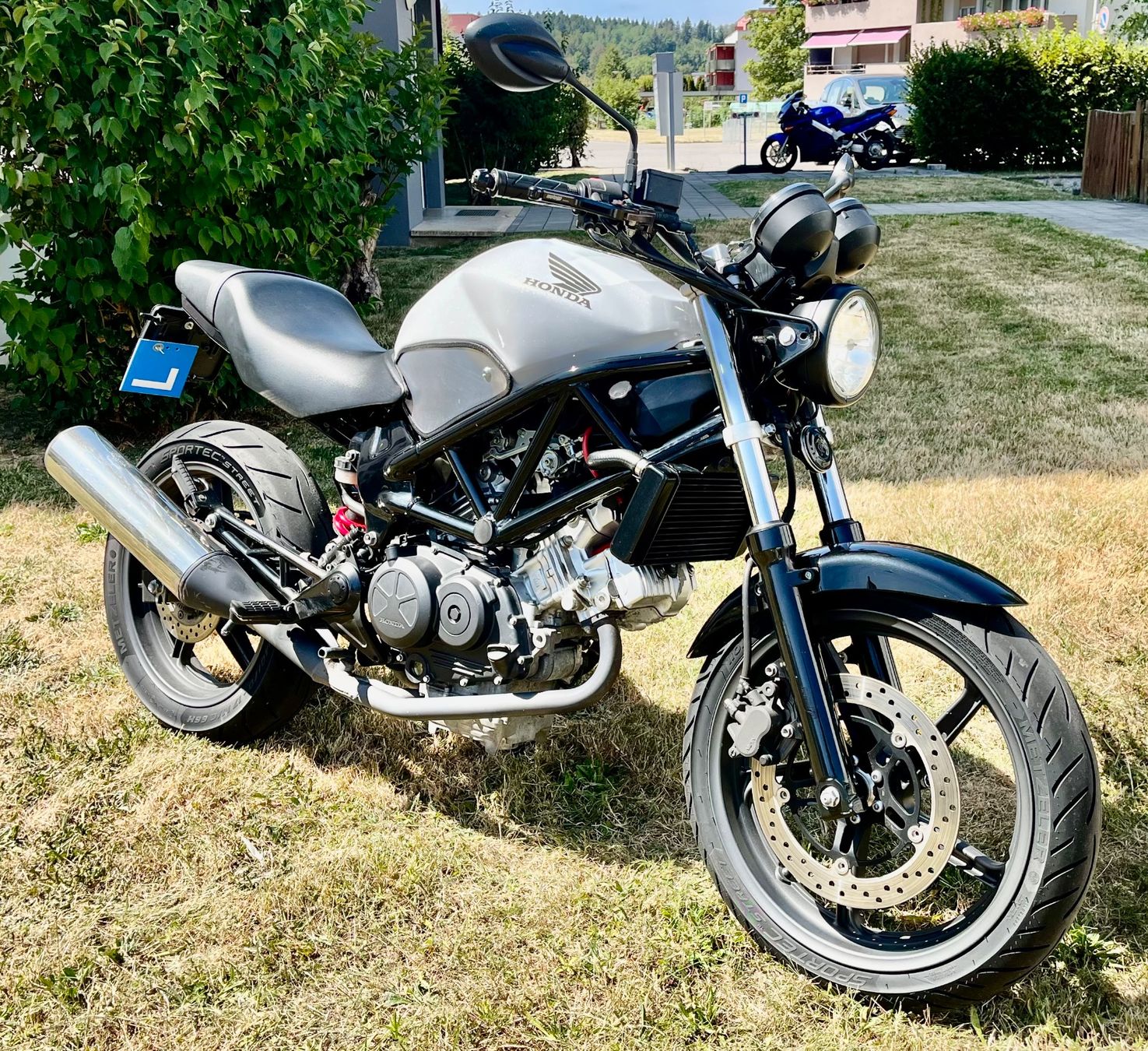 Honda Route: Honda vtr 250cm3 – D'occasion à Broc par dyl_pws2