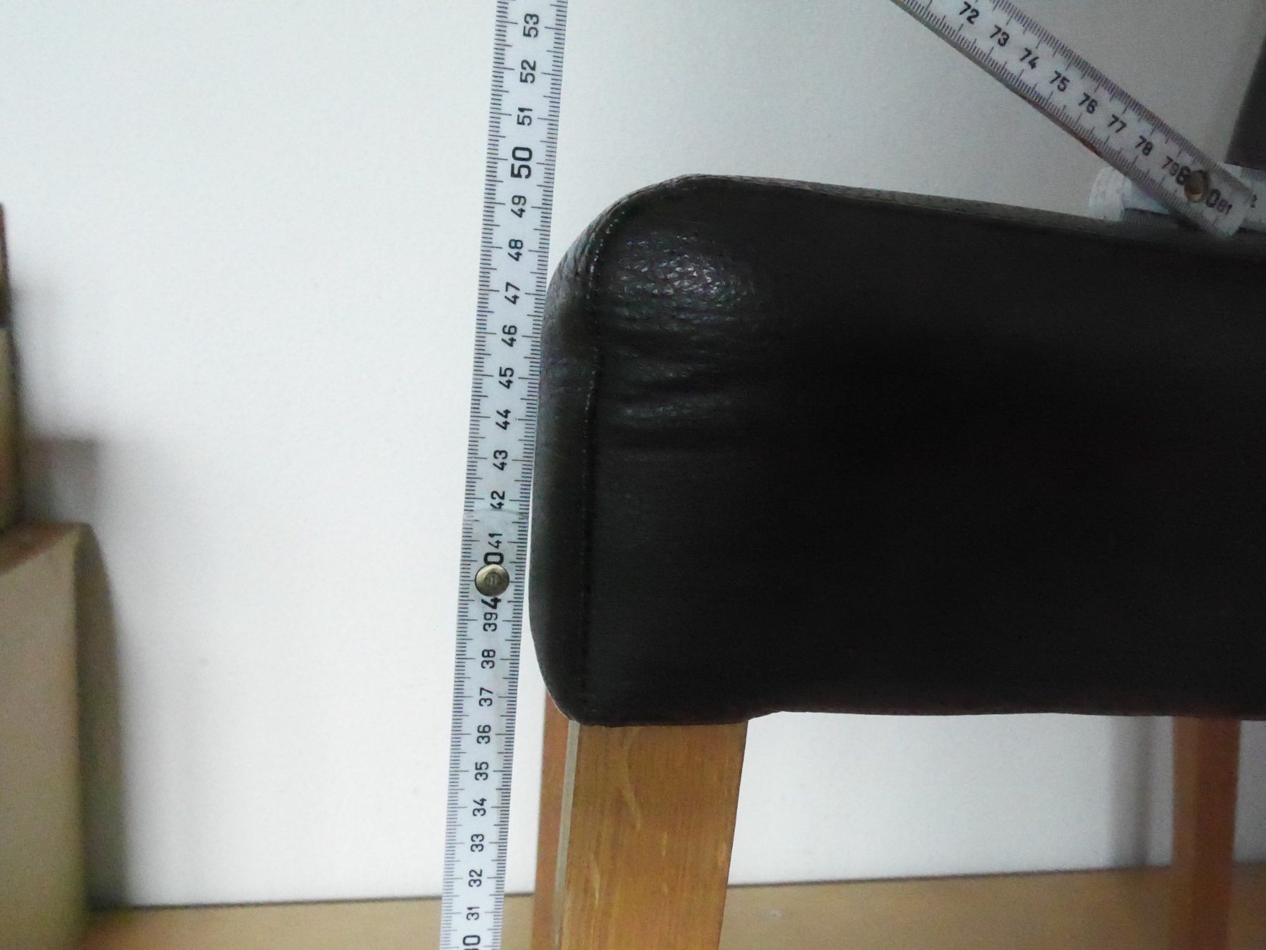 Set di tavolo e panche: 4 Stühle und ein Tisch – Usato da Herzogenbuchsee venduto da fuckjava 2