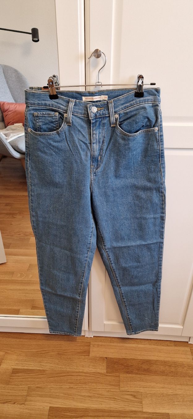 Levi's Jeans: Levis Mom Jeans hellblau 28 – Nuovo (secondo la descrizione) da Zürich venduto da c.line89