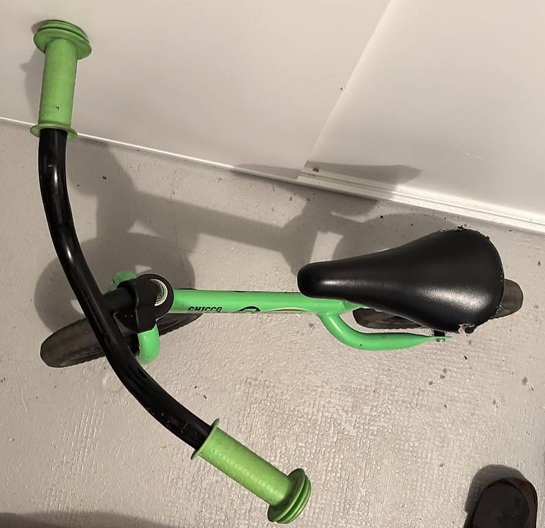 Fahrzeuge für Kinder: Chicco Laufrad Green Rocket – Gebraucht aus Zollikon von js9js9 1