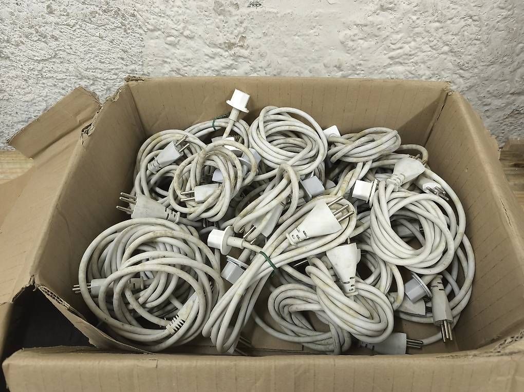 Apple Câbles: Apple Stromkabel mit Schweizer Stecker (1,8 m) – D'occasion à Binningen par saviola01 3