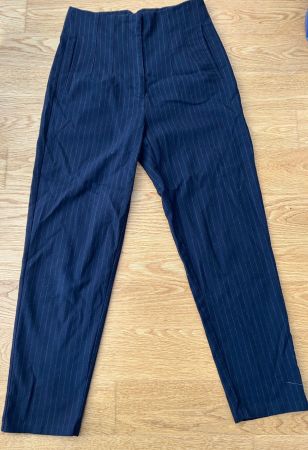 Elegante Nadelstreifen Hose von Zara, Gr. M, Schwarz