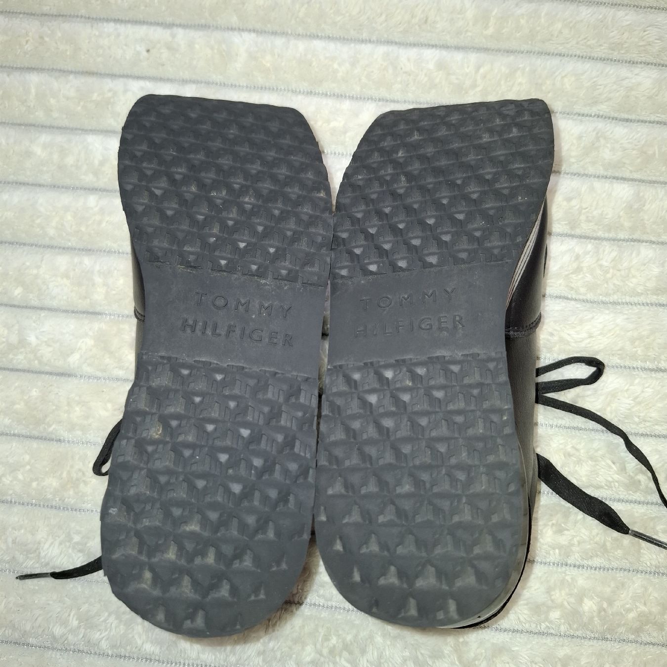 Tommy Hilfiger Scarpe da donna: Baskets Compensées TOMMY HILFIGER Plateforme Noires - 36 – Usato da Le Locle venduto da QualiteExpress 4