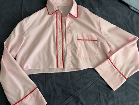 Kurzes Damen Hemd rosa mit roter Borte guter Zustand