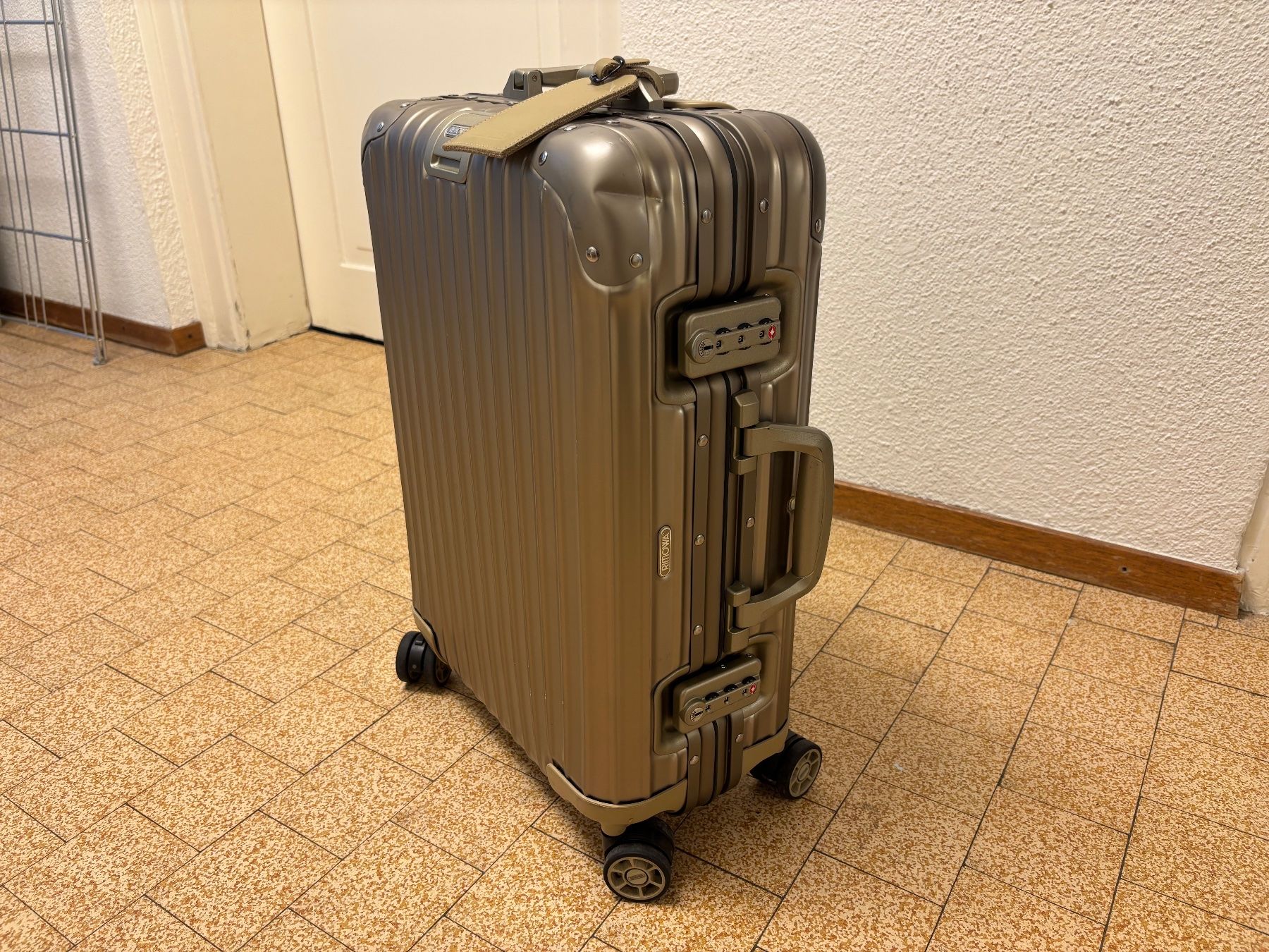 Rimowa Topas Cabin Titanium 32L Made in Germany PRE LVMH (Gebraucht) in ...