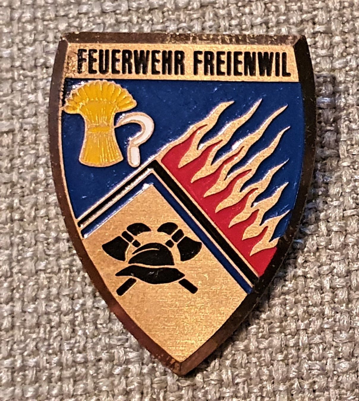 Broschen & Nadeln: M658 - Pin Feuerwehr Freienwil – Gebraucht aus Reinach BL von Boston-Verkauf