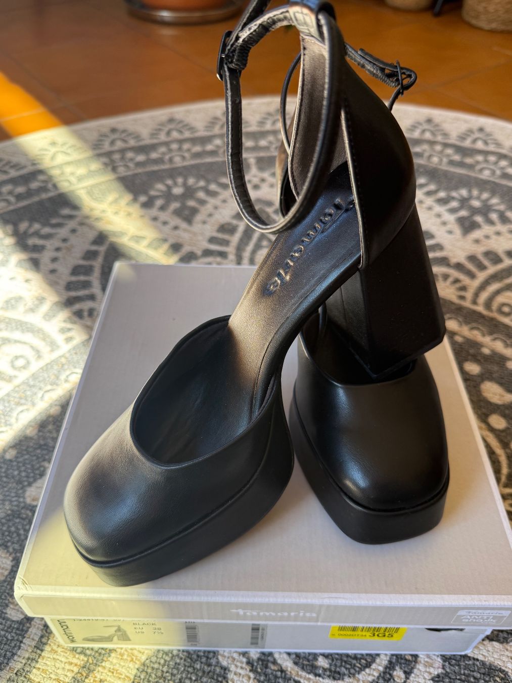 Tamaris Damenschuhe: Scarpe con  plateau Tamaris – Neu (gemäss Beschreibung) aus Bellinzona von bul_mvy5
