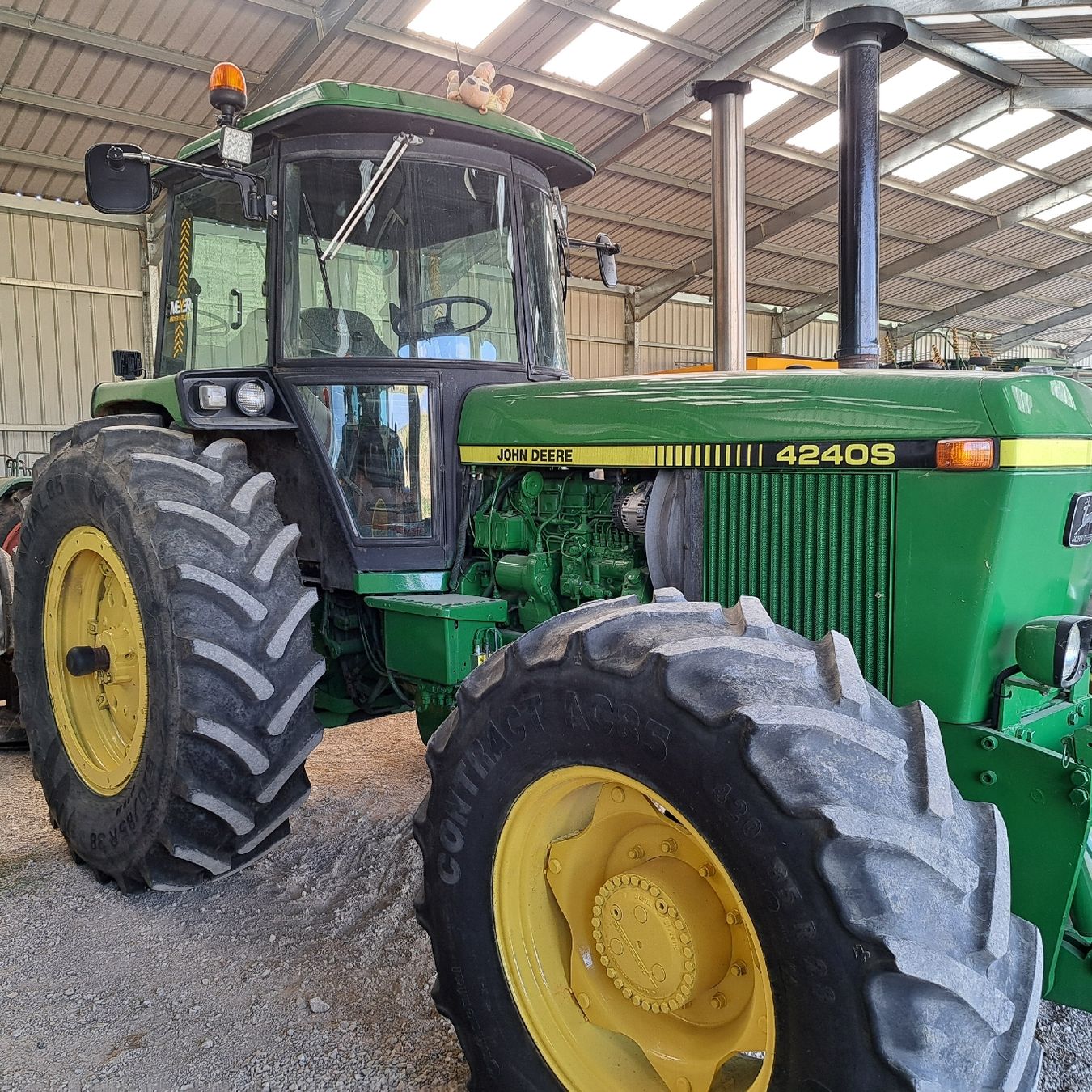 John Deere Tracteurs: John Deere 4240s  – D'occasion à Saulcy par m.w94