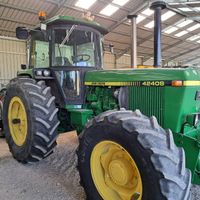John Deere 4240s 