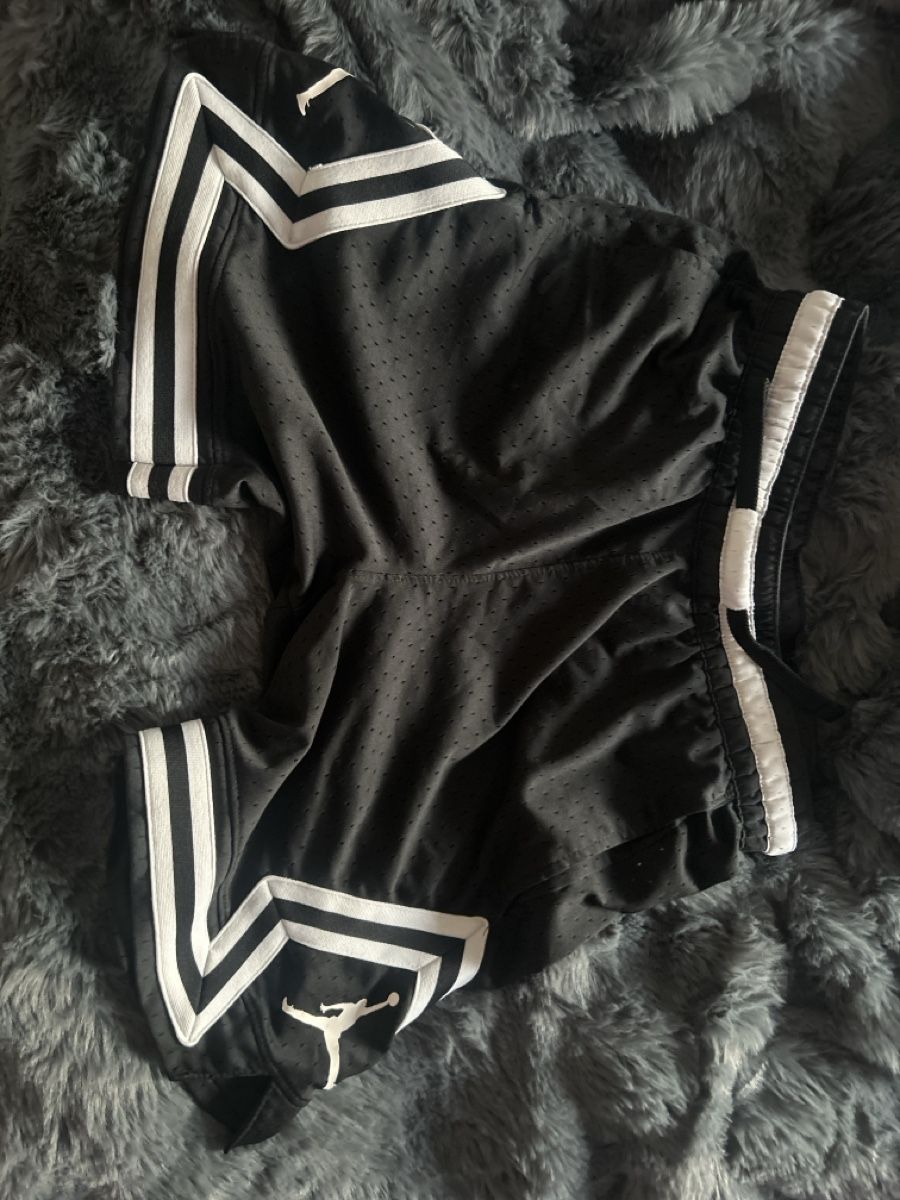 Pantaloni: Shorts jordan Real – Nuovo (secondo la descrizione) da Mont-sur-Lausanne venduto da _ValentinTuregano