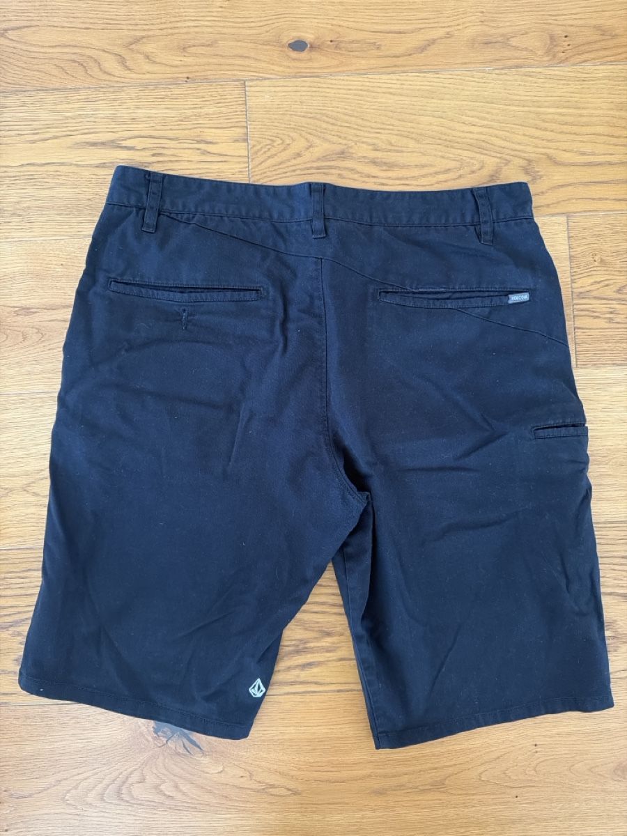 Volcom Pantalons: Volcom Shorts/Hosen – D'occasion à Altdorf UR par Monstera99 1